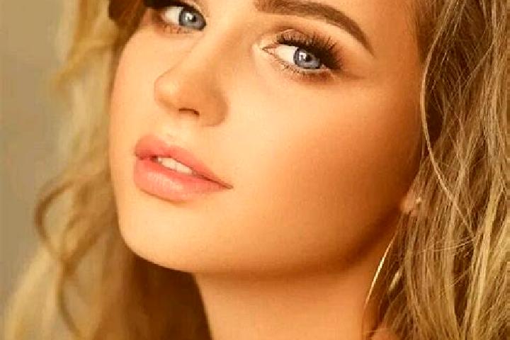 Clara, 26, a dark blonde blue-eyed mediterranean companion based in Chama. Offering Dinner Date, GFE, Deep French Kissing. Available for incall and outcall, ...