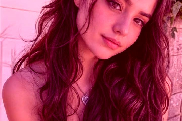 Clara, 26, a dark blonde hazel-eyed middle eastern companion based in Poggiorsini. Offering Deep French Kissing, BDSM, GFE, Travel Companion, Striptease. Ava...