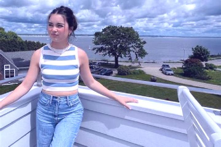Clara, 26 — Escort in Landry, France