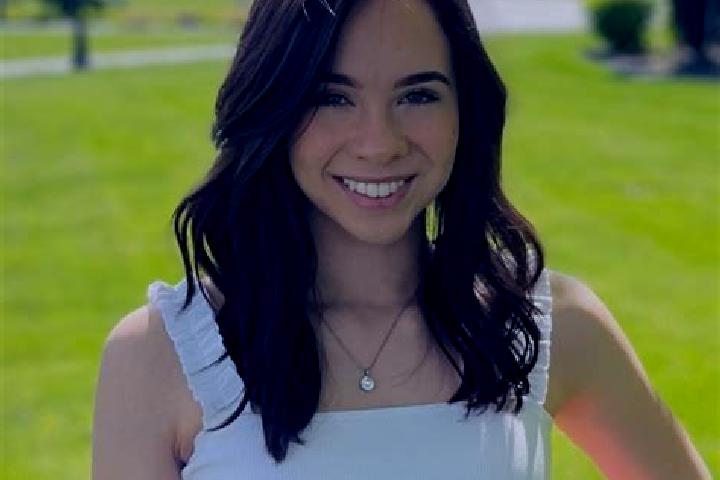 Clara, 26 — Escort in McClellan Park, United States
