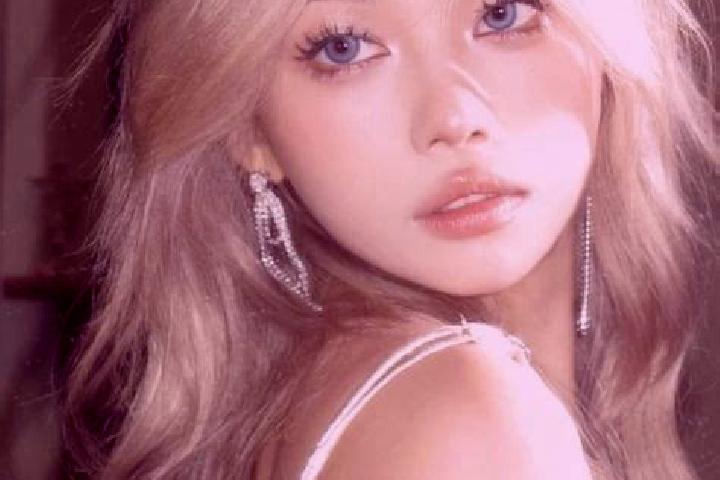 Clara, 27, a blonde blue-eyed asian companion based in Ari. Offering 69, Fetish, Roleplay, OWO. Available for incall and outcall, day and evening dates.