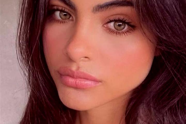 Clara, 27, a brunette green-eyed latina companion based in La Concepcion Xochicuautla. Offering Tantra, GFE, Dinner Date, A-Level. Available for incall and o...