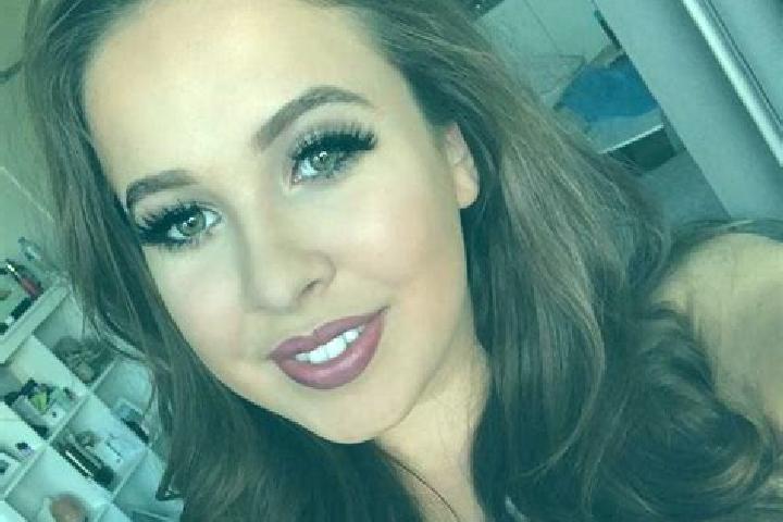 Clara, 27, a red dark-eyed mediterranean companion based in San Jeronimo de Araceo. Offering Overnight, OWO, Duos. Available for incall and outcall, overnigh...