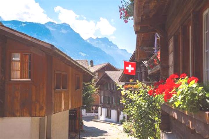 Clara, 27 — Escort in Alpthal, Switzerland