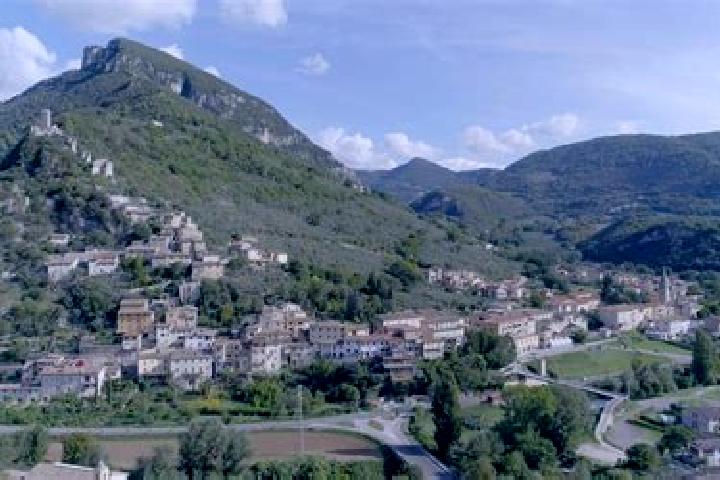 Clara, 27 — Escort in Ferentillo, Italy