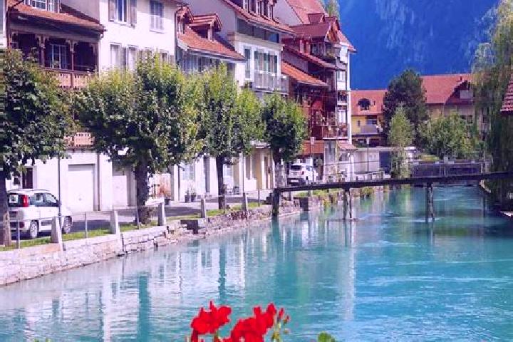 Clara, 27 — Escort in Gachlingen, Switzerland