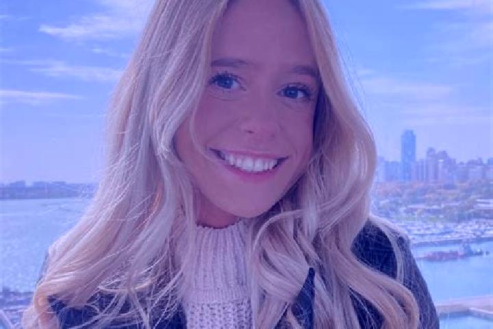 Clara, 27 — Escort in Moundridge, United States