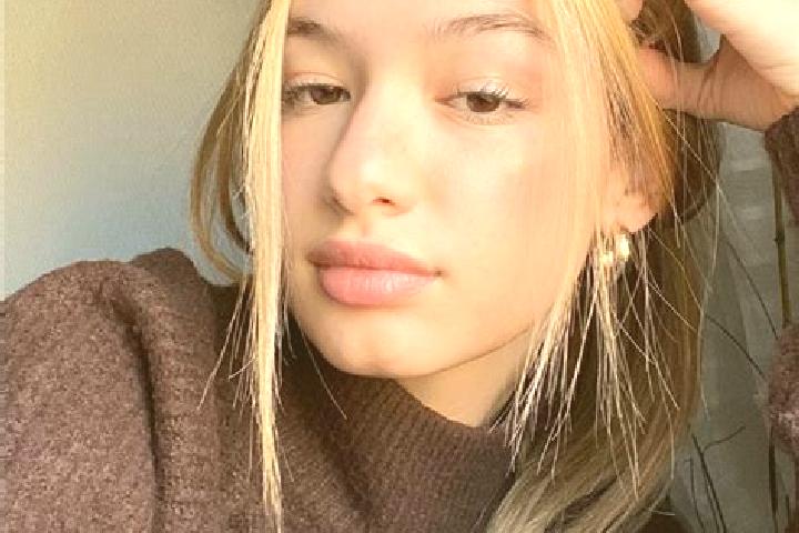 Clara, 28, a blonde brown-eyed indian companion based in Asfordby. Offering Massage, Striptease, Dinner Date. Available for incall and outcall, overnight boo...