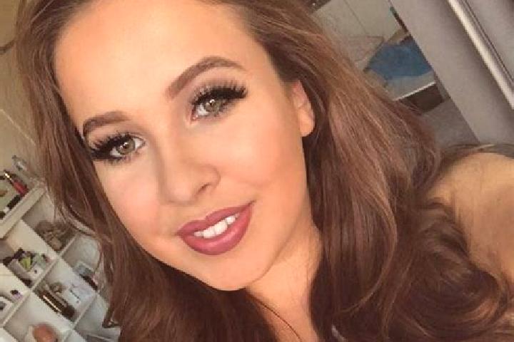 Clara, 28, a red brown-eyed slavic companion based in Virey-le-Grand. Offering Domination, Prostate Massage, Girlfriend Experience, Massage. Available for in...
