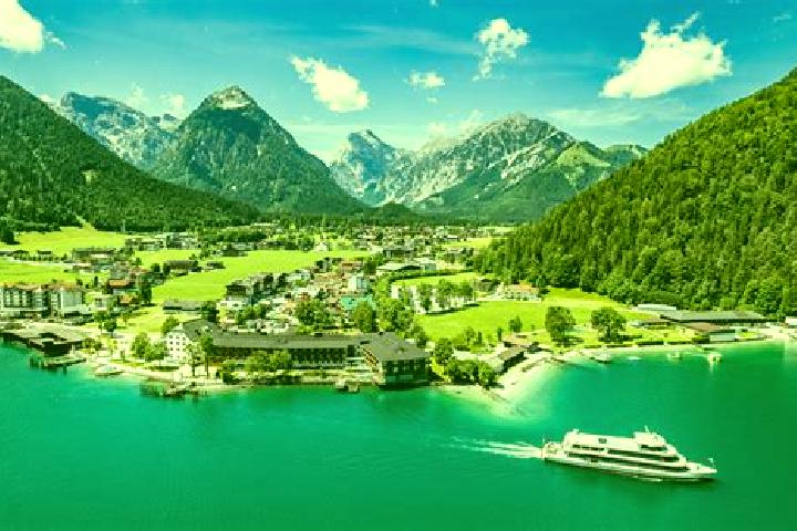 Clara, 28 — Escort in Pertisau, Austria