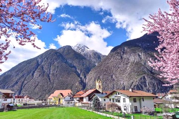 Clara, 28 — Escort in Zams, Austria