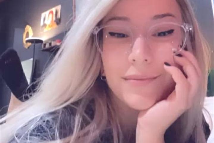 Clara, 29, a blonde grey-eyed latina companion based in Sucre. Offering Roleplay, GFE, Duos, CIM, Domination. Available for incall and outcall, overnight boo...