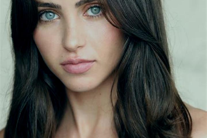 Clara, 29, a brunette grey-eyed latina companion based in Lloseta. Offering Girlfriend Experience, Massage. Available for incall and outcall, day and evening...