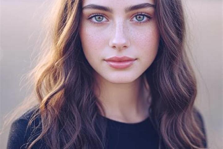 Clara, 29, a chestnut amber-eyed mediterranean companion based in Moliens. Offering 69, Fetish, GFE. Available for incall and outcall, day and evening dates.