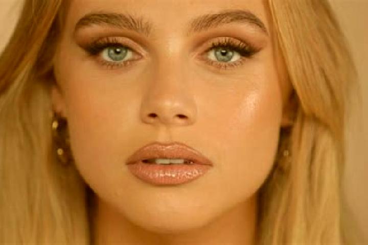 Clara, 29, a platinum blonde green-eyed indian companion based in Al Qubaybah. Offering Deep French Kissing, Erotic Massage, 69, Party Girl. Available for in...