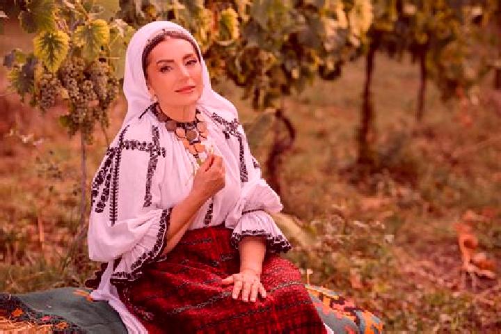 Clara, 29 — Escort in Dochia, Romania