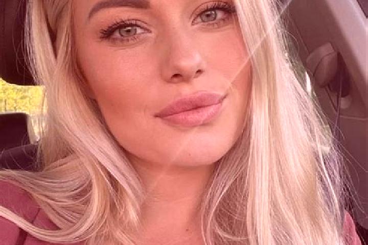 Clara, 30, a blonde hazel-eyed middle eastern companion based in Riding Mill. Offering Prostate Massage, Striptease, Party Girl, Massage, OWO. Available for ...