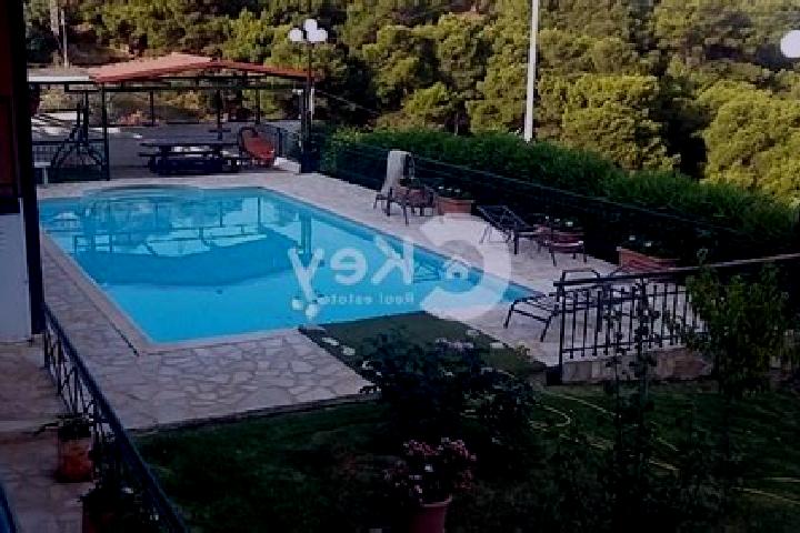 Clara, 30 — Escort in Neos Kouvaras, Greece