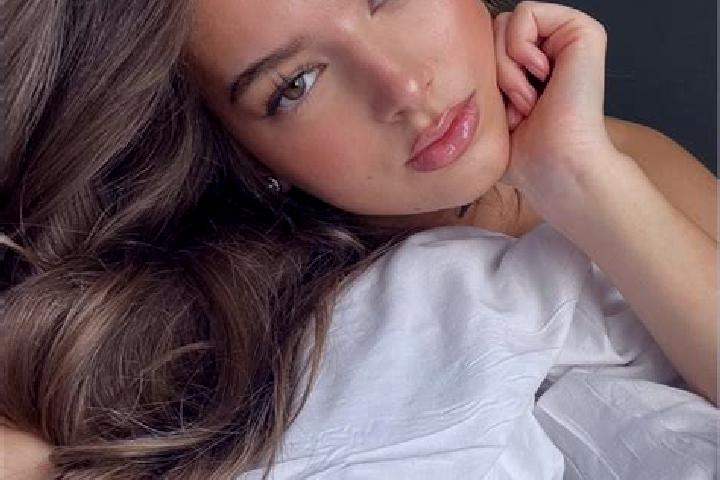 Clara, 31, a brunette hazel-eyed slavic companion based in Comallo. Offering Fetish, Party Girl, BDSM, Overnight, GFE. Available for incall and outcall, over...