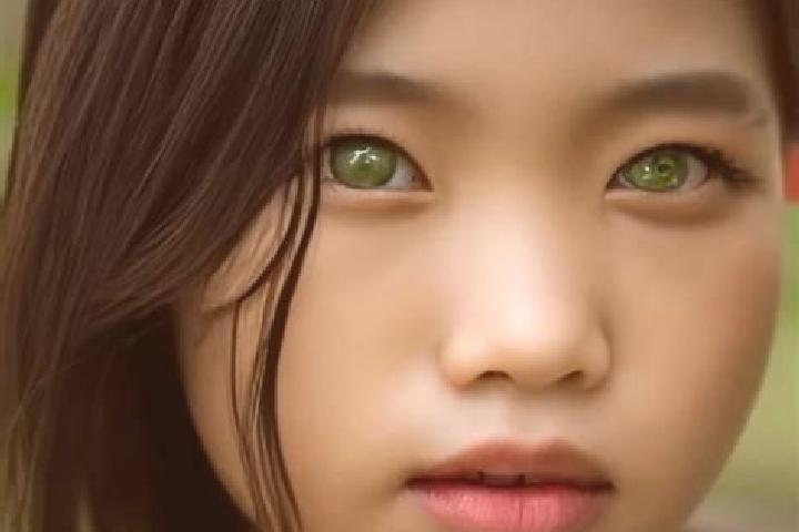 Clara, 31, a red green-eyed asian companion based in Kampunglistrik. Offering Dinner Date, CIM, GFE. Available for incall and outcall, day and evening dates.