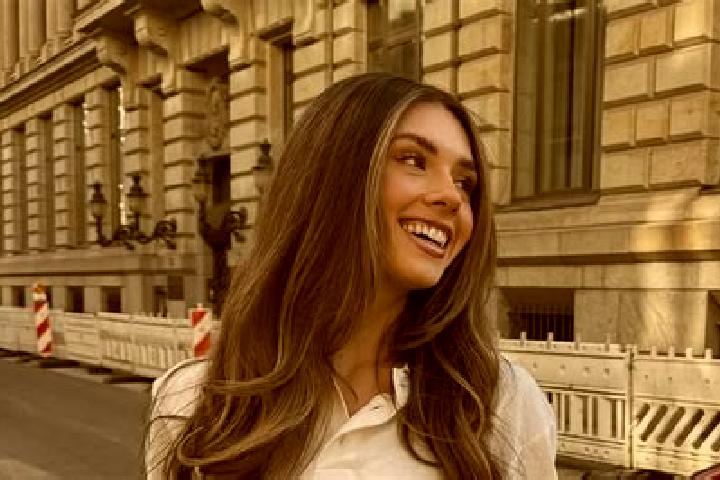Clara, 31 — Escort in Roecken, Germany