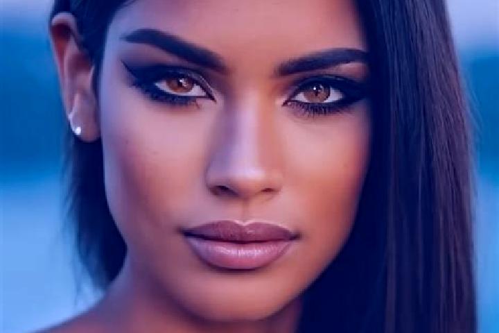 Clara, 32, a auburn dark-eyed latina companion based in Oyace. Offering Travel Companion, Striptease, Prostate Massage. Available for incall and outcall, day...