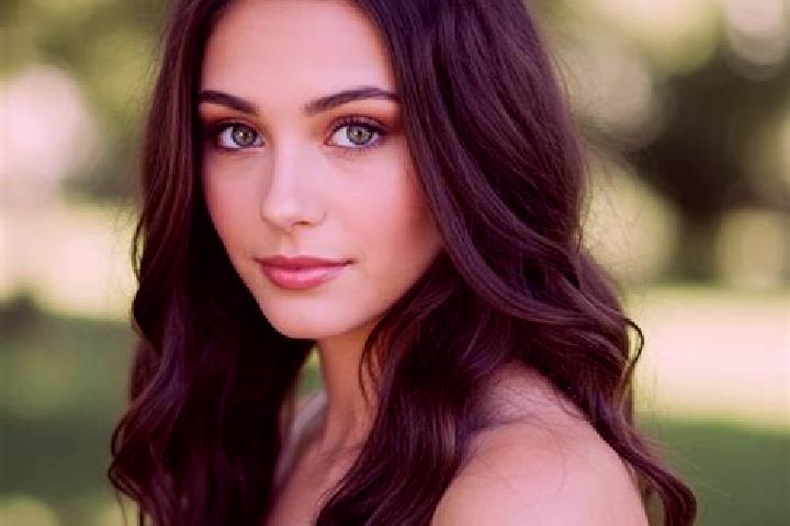 Clara, 32, a brunette hazel-eyed european companion based in Sarand. Offering Girlfriend Experience, 69, A-Level. Available for incall and outcall, day and e...