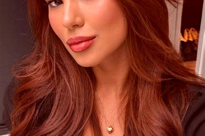 Clara, 32, a chestnut dark-eyed latina companion based in Sant Anastasia. Offering Party Girl, Deep French Kissing, Girlfriend Experience. Available for inca...