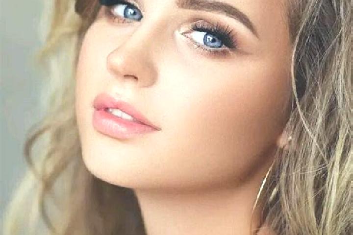 Clara, 32, a dark blonde blue-eyed mediterranean companion based in Drum. Offering BDSM, GFE, Girlfriend Experience, Domination. Available for incall and out...