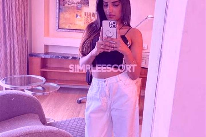 Clara, 32 — Escort in Green Valley, Australia