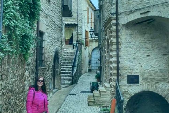 Clara, 32 — Escort in Poggio San Vicino, Italy