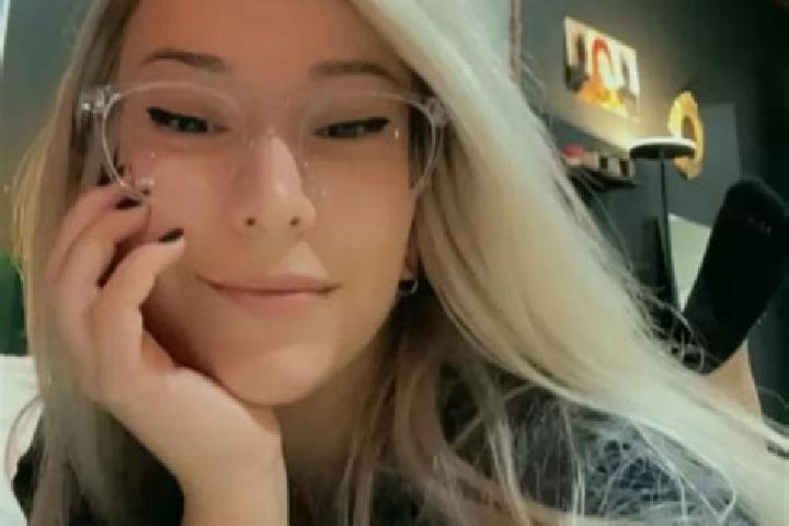 Clara, 33, a blonde amber-eyed ebony companion based in Ulrichsberg. Offering A-Level, BDSM, CIM. Available for incall and outcall, day and evening dates.
