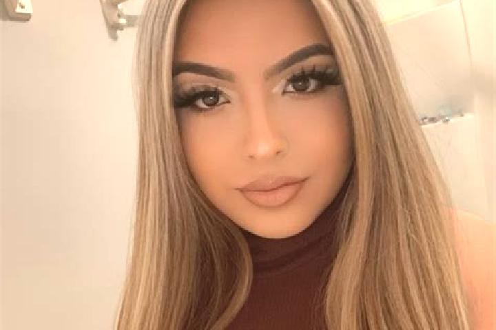 Clara, 34, a blonde amber-eyed latina companion based in Lutzhorn. Offering Fetish, Roleplay, A-Level, Girlfriend Experience, Striptease. Available for incal...