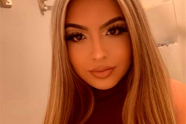 Clara, 34, a blonde amber-eyed latina companion based in Petrova Dubrava. Offering GFE, Striptease, Tantra, Duos. Available for incall and outcall, day and e...