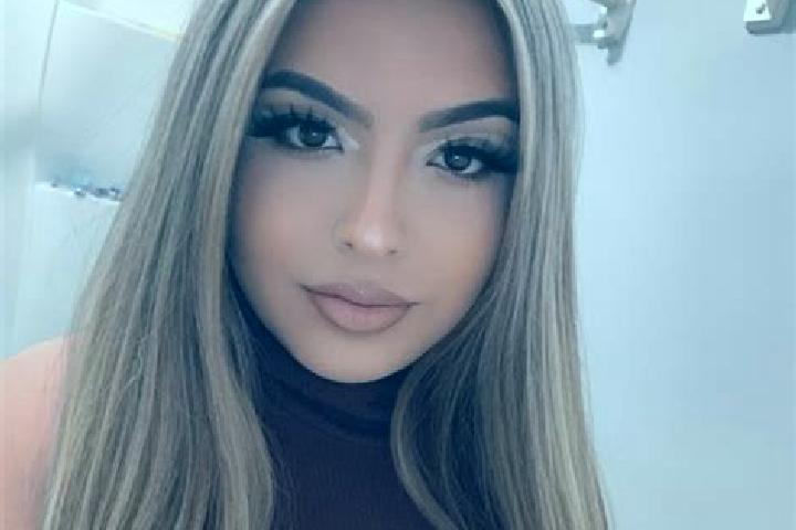 Clara, 34, a blonde grey-eyed latina companion based in Kuttur. Offering Massage, GFE, Domination. Available for incall and outcall, day and evening dates.