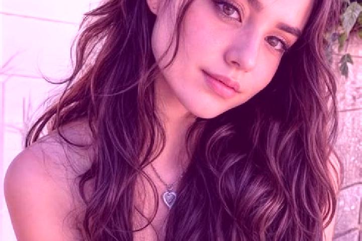 Clara, 34, a brunette hazel-eyed middle eastern companion based in Brienno. Offering Duos, Prostate Massage, Erotic Massage, OWO. Available for incall and ou...