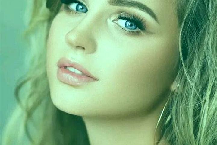 Clara, 34, a dark blonde blue-eyed indian companion based in Buborn. Offering Dinner Date, Massage, Tantra, CIM. Available for incall and outcall, overnight ...