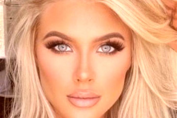 Clara, 34, a platinum blonde brown-eyed latina companion based in Blakehurst. Offering Girlfriend Experience, Striptease, Tantra. Available for incall and ou...
