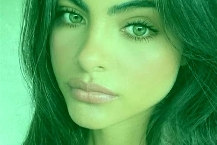 Clara, 34, a red green-eyed indian companion based in Resina I. Offering Overnight, Domination, Erotic Massage, BDSM. Available for incall and outcall, day a...
