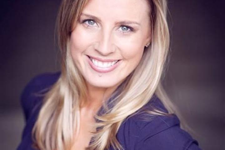 Clara, 34 — Escort in Duffy, Australia