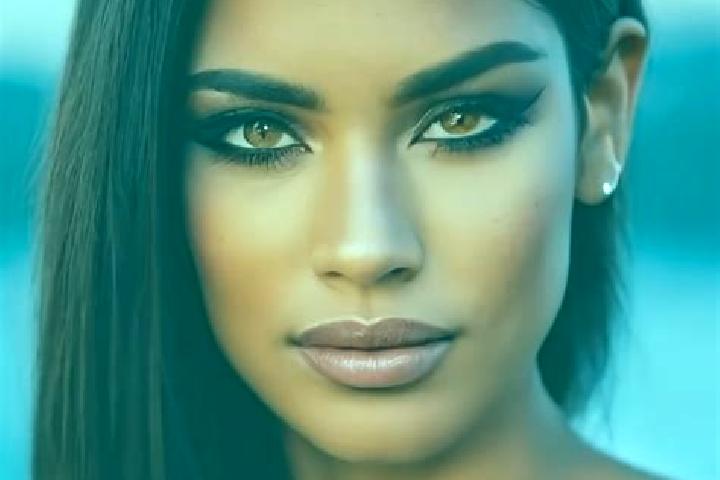 Clara, 35, a black grey-eyed latina companion based in Anould. Offering Roleplay, Duos, Tantra. Available for incall and outcall, day and evening dates.