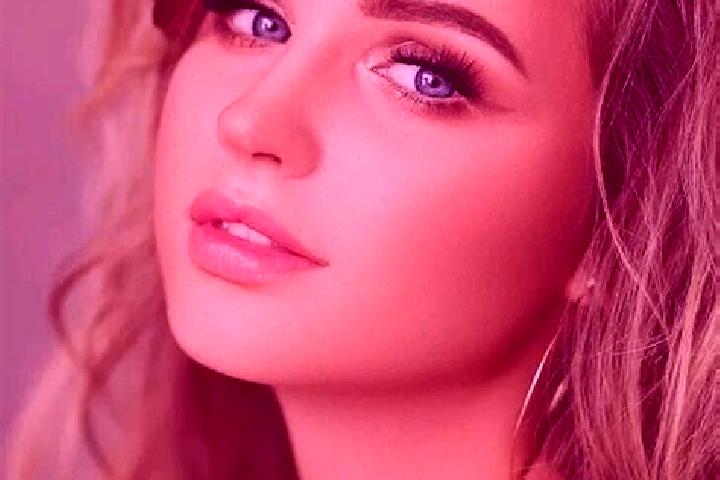 Clara, 35, a dark blonde blue-eyed indian companion based in Lobato. Offering CIM, OWO, Party Girl, Dinner Date. Available for incall and outcall, day and ev...