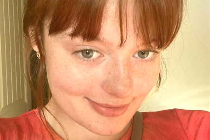 Clara, 35, a red grey-eyed slavic companion based in Lakshmeshwar. Offering BDSM, Overnight, Striptease, Couples. Available for incall and outcall, day and e...