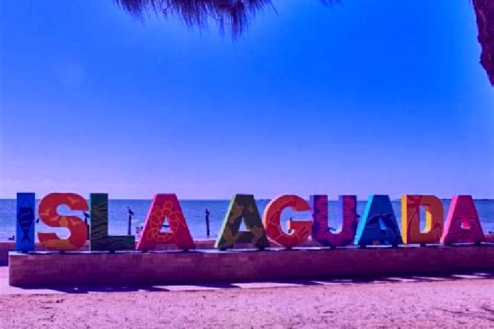 Clara, 35 — Escort in Isla Aguada, Mexico