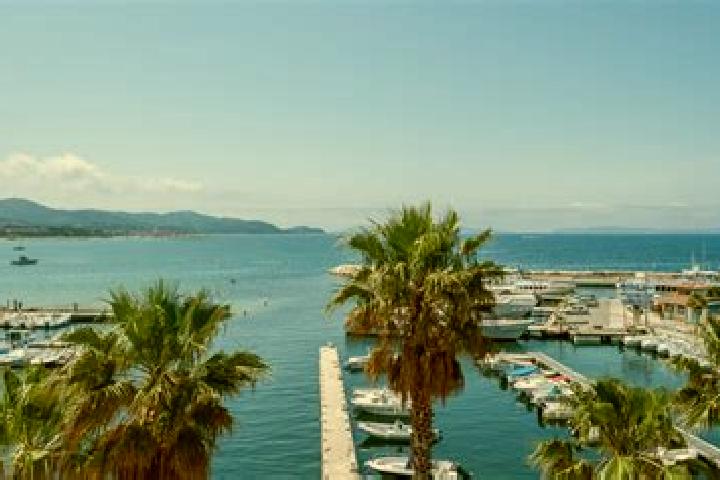 Clara, 35 — Escort in Le Lavandou, France