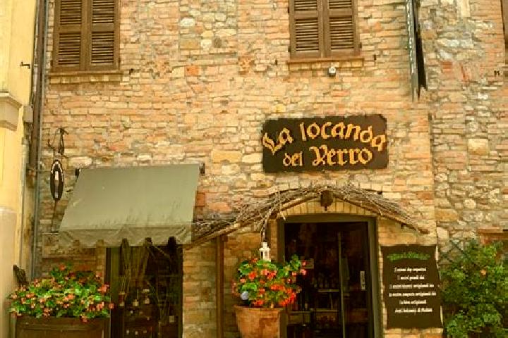 Clara, 35 — Escort in Montescudo, Italy