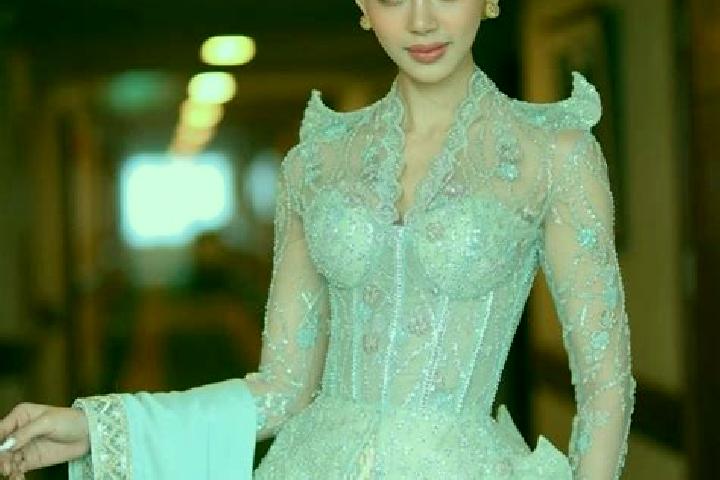 Clara, 35 — Escort in Pachaung, Myanmar