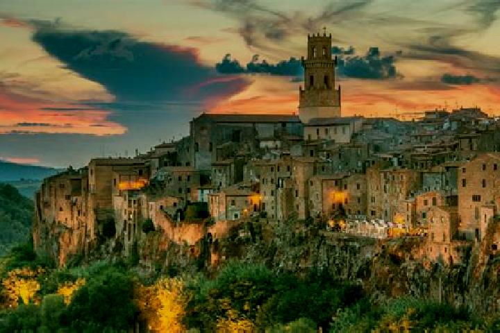Clara, 35 — Escort in Pitigliano, Italy