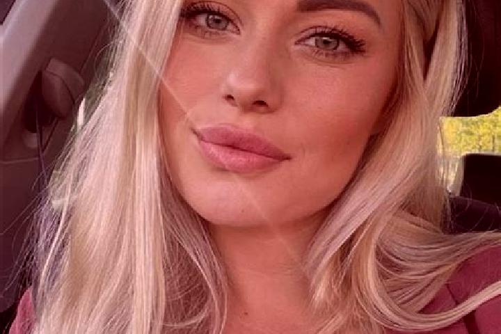 Clara, 36, a blonde hazel-eyed caucasian companion based in Bellerose Terrace. Offering Fetish, Travel Companion, Girlfriend Experience. Available for incall...