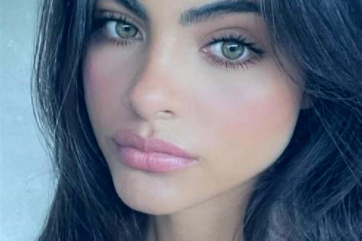 Clara, 36, a chestnut hazel-eyed latina companion based in Macuto. Offering Striptease, Overnight, Fetish. Available for incall and outcall, day and evening ...